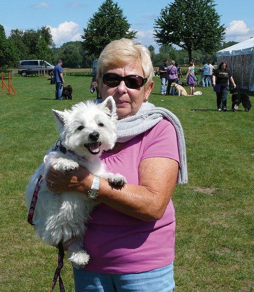 Frauchen und Hund sind rundum zufrieden und kommen daher zur nächsten Veranstaltung gerne wieder. Foto:©IRJGV/Hauser Frauchen und Hund sind rundum zufrieden und kommen daher zur nächsten Veranstaltung gerne wieder. Foto:©IRJGV/Hauser